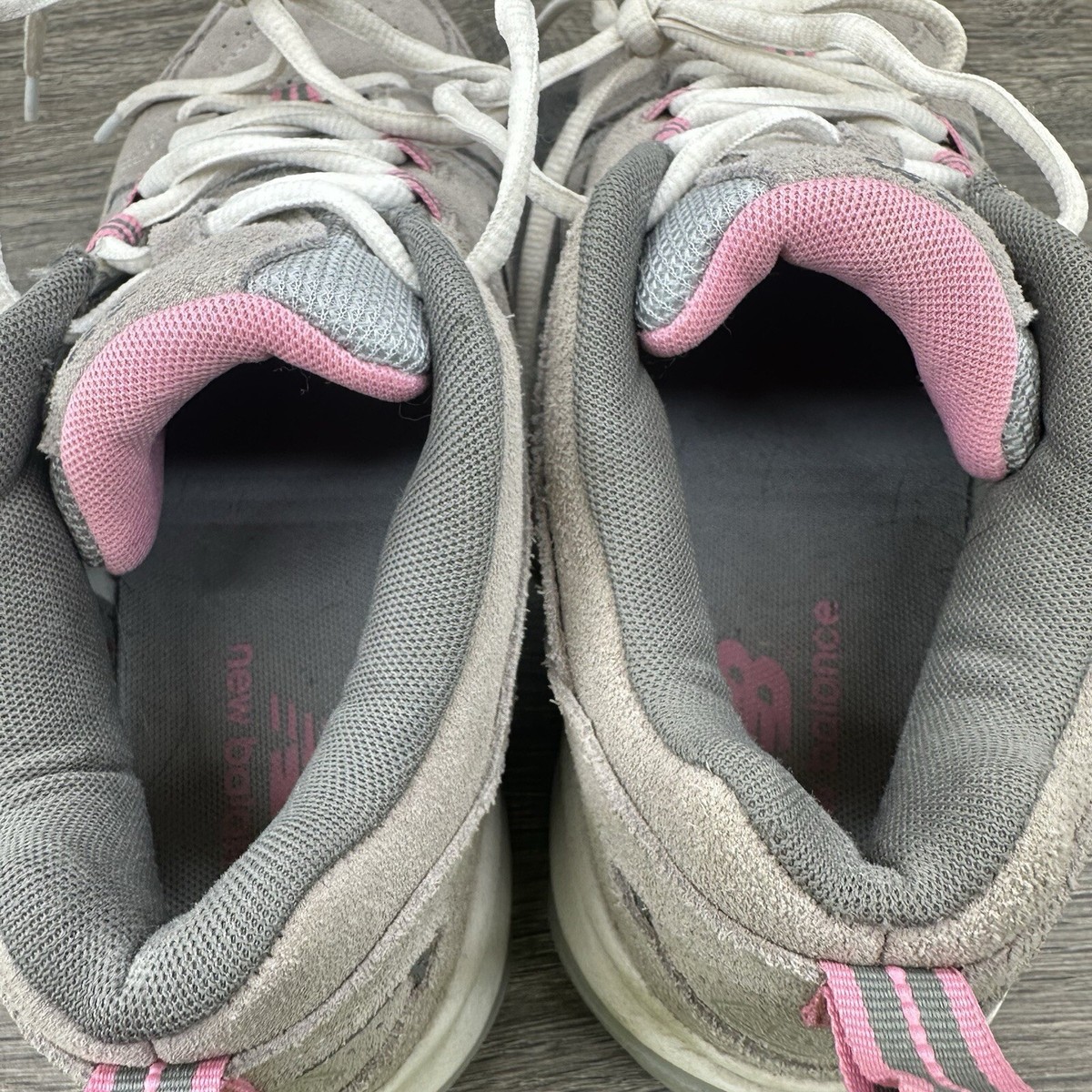 レア　BamBasic Massive Boost New Balance 608 V4 Women's Walking Shoe Size 6.5 Gray Pink