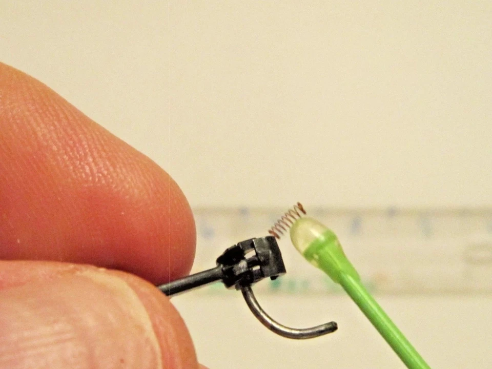 HO  TRAIN KNUCKLE COUPLER SPRING INSTALLATION KIT W/HANDLE COVER - Image 4 of 4