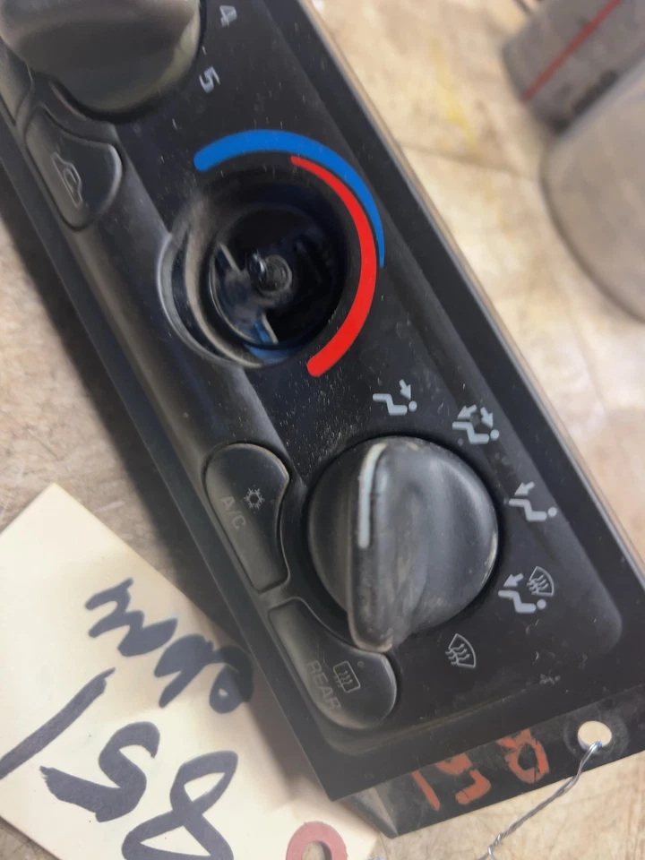 00 Oldsmobile OLDS SIHLOUETTE Calentador A/C Control Foto 3 de 4