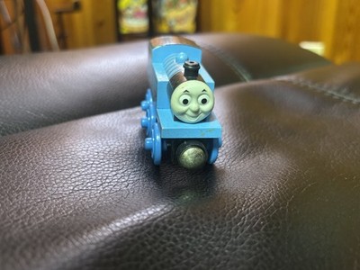 Thomas the Train GOLD DUST  Engine Wooden Railway 2003 COLLECTOR'S CARD INCLUDED