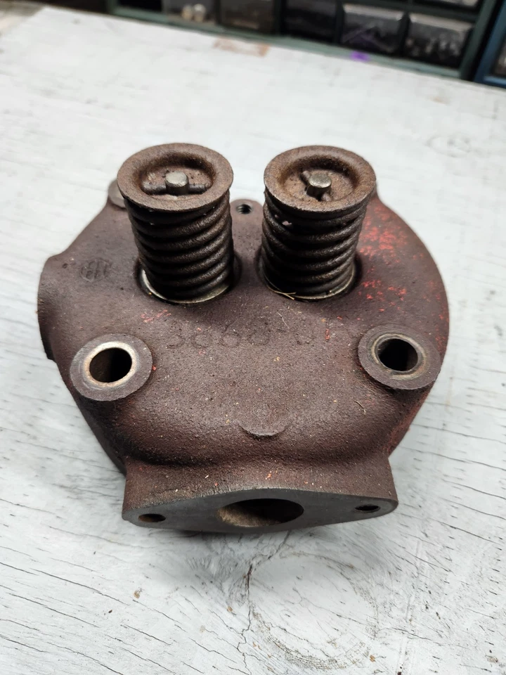 Culata de motor 3-5 HP IHC LA LB Foto 2 de 4