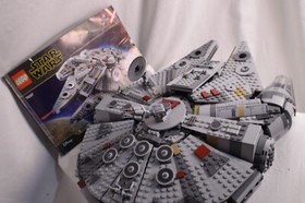 LEGO Star Wars: Millennium Falcon (7965) Read Description