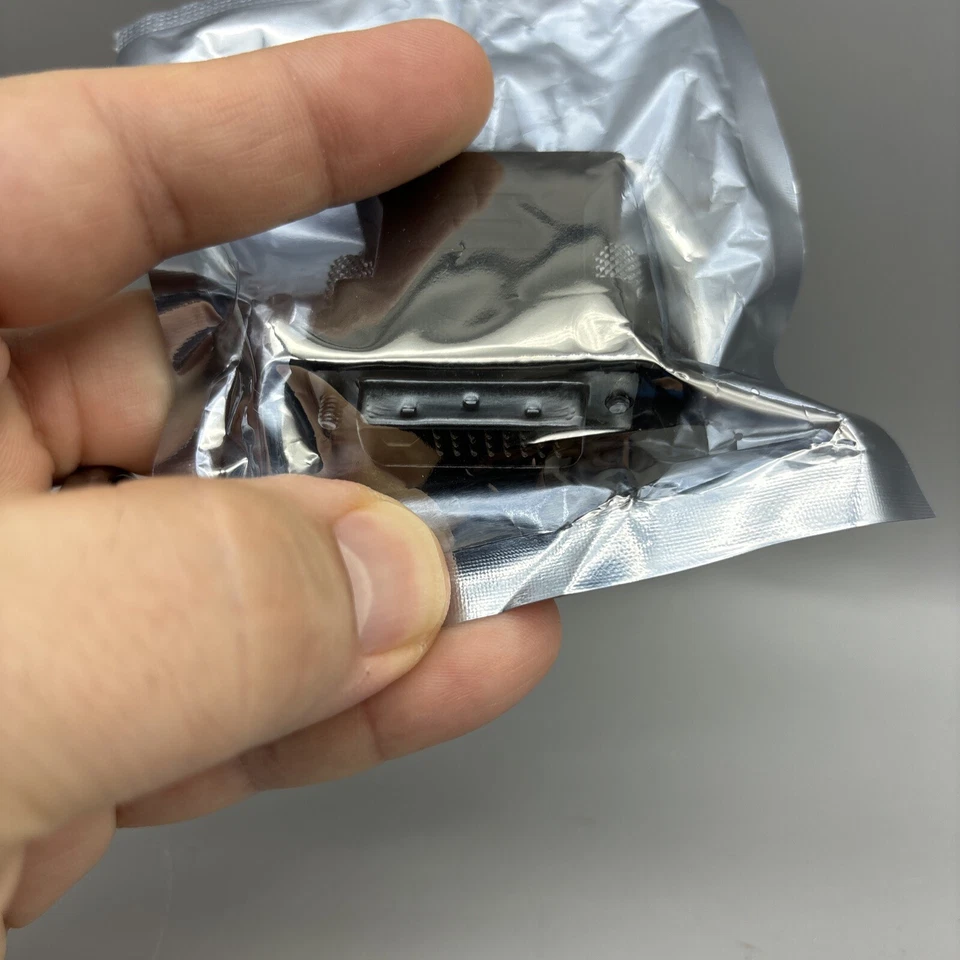 EVGA Video Monitor Adapter - 29 pin DVI-I (Dual-Link) Male to 15 pin VGA Female - Image 4 of 4