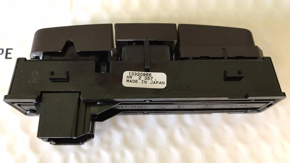 2011-2013 Buick Regal hazard switch 13320966 new - Image 2 of 2