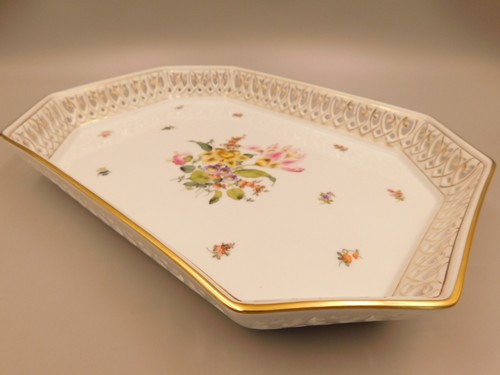 HEREND HAND PAINTED PRINTEMPS LARGE 12 1/4", 31cm PIERCED GALLERIED TRAY - Picture 2 of 5