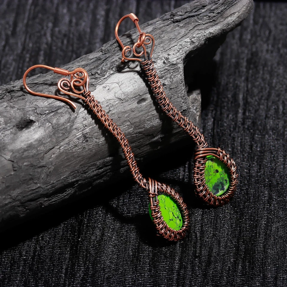 Brinco de cobre verde turquesa feito à mão com fio envolto joia de cobre - Imagem 3 de 4
