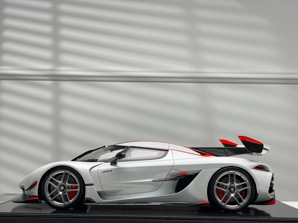 Koenigsegg Jesko (White) [FrontiArt] 1/18 scale - Image 2 of 4
