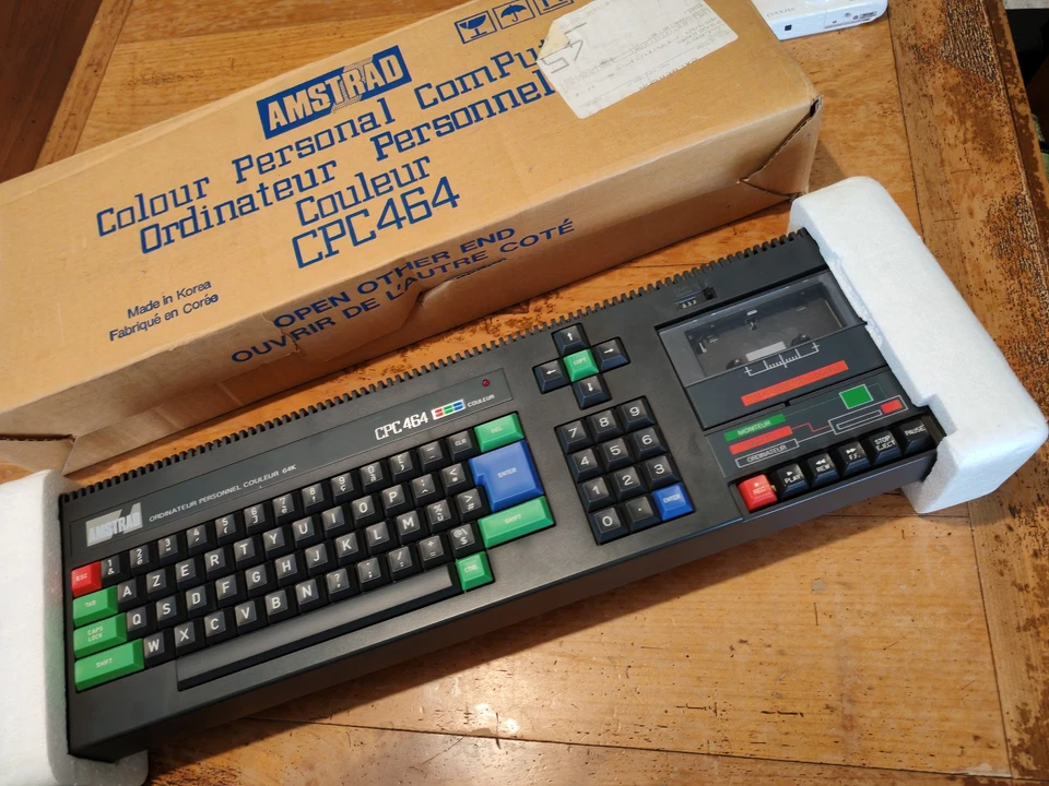 AMSTRAD CPC 464 CLAVIER AZERTY EN BOITE TOP !!! IN BOX TAKE IT FAST.. almost new