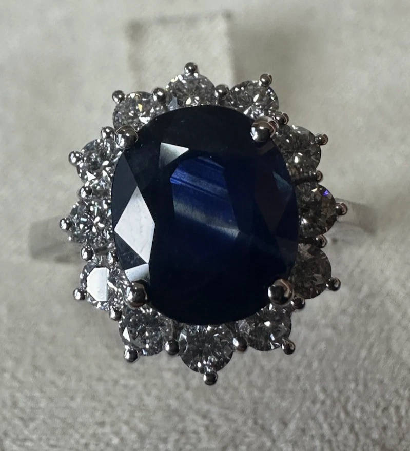 Anello Vintage con zaffiro blu e brillanti in oro| Eredi Jovon Venezia Anello Vintage con zaffiro blu e brillanti in oro| Eredi Jovon Venezia