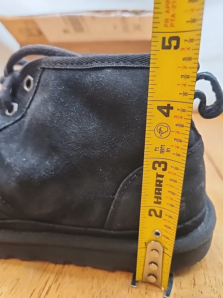 Zapatos para mujer negros marca UGG se ajustan como un 6 pero son talla 7 usados Foto 3 de 4