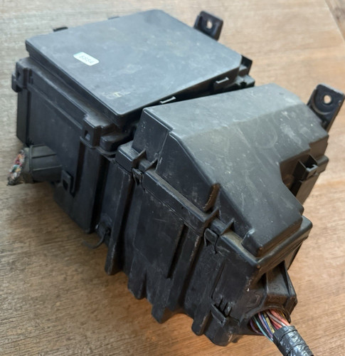 2009 Nissan Rogue Engine Compartment Fuse Relay Module Box w/ Pigtails OEM