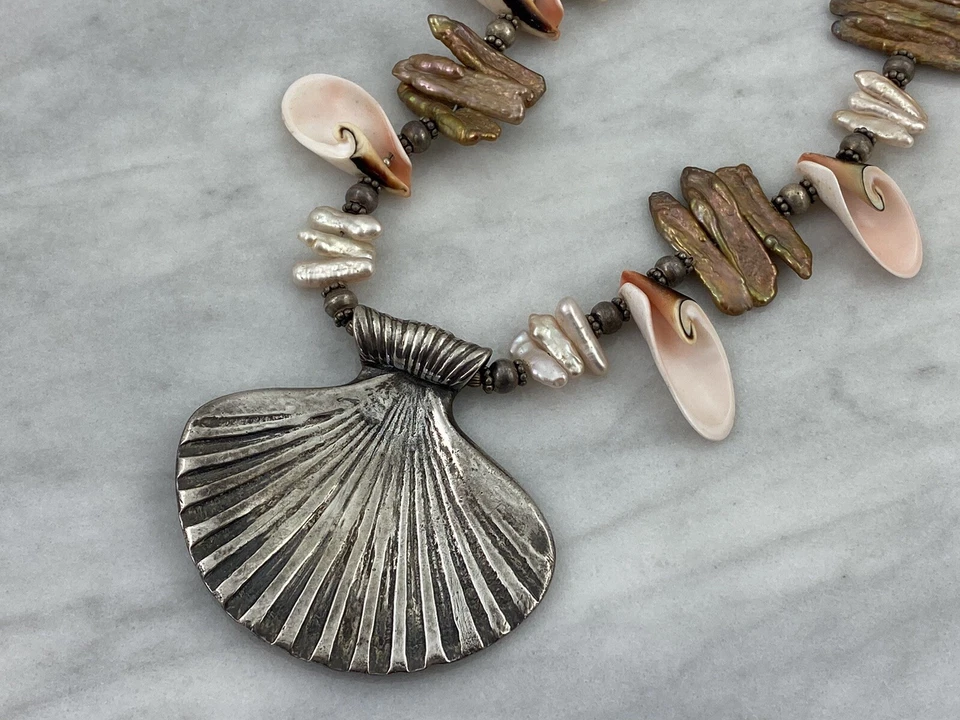 Collar colgante con concha de plata de ley con conchas marinas reales y perlas cultivadas Foto 3 de 4