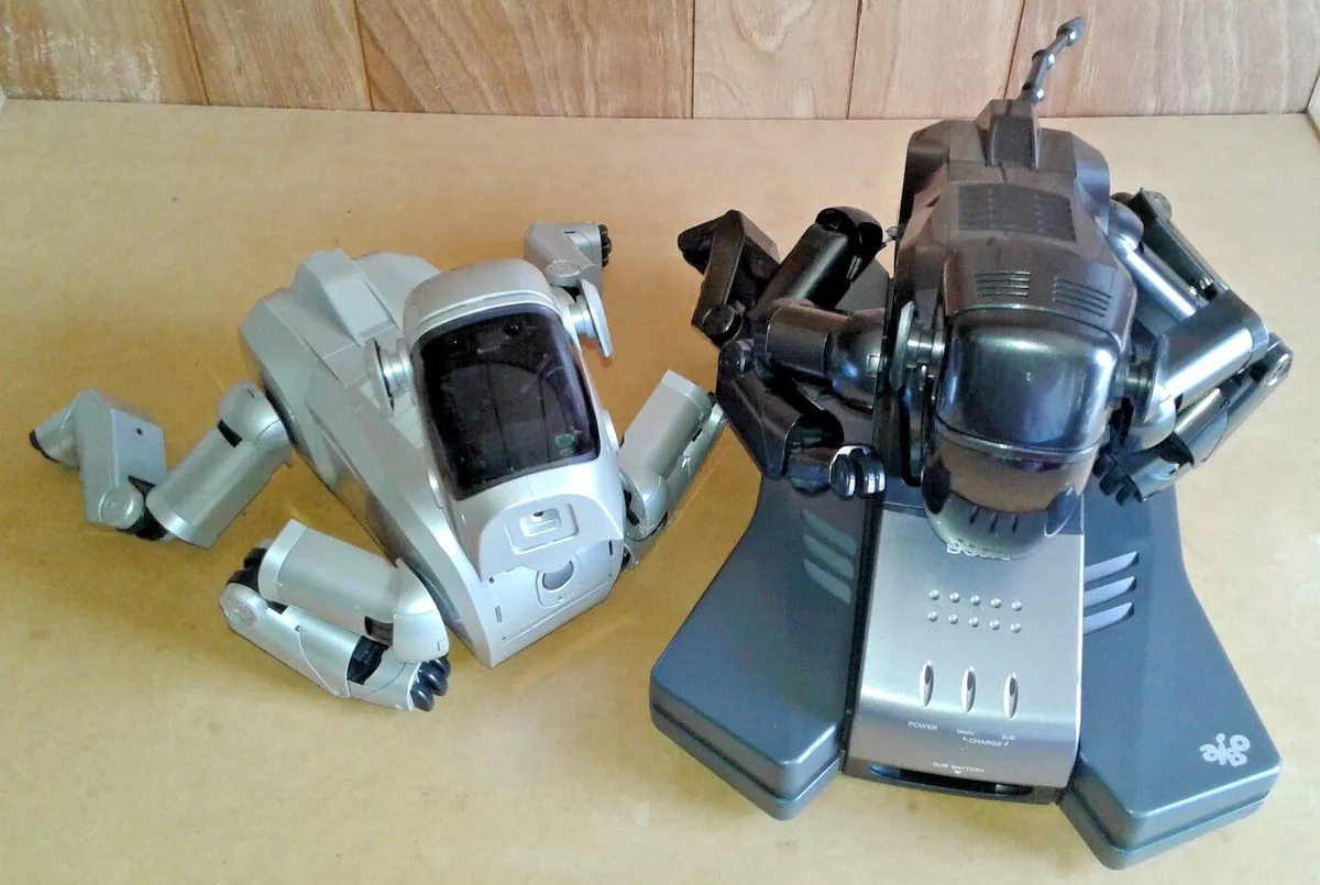 (2) SONY AIBO ERS-111 ENTERTAINMENT DIGITIAL ROBOT DOG BLACK & SILVER FOR  PARTS