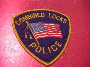 COMBINED LOCKS WISCONSIN POLICE PATCH SHOULDER SIZE USED NOT A BADGE