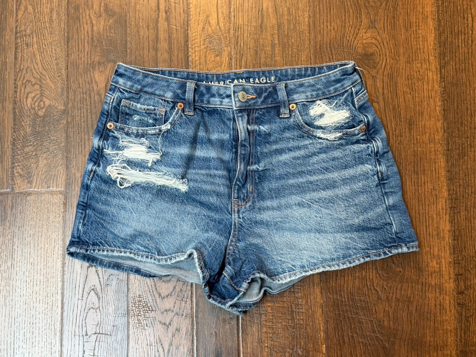 American Eagle Strigid Denim Mom Short Womens 8 Distressed Jeans High-Rise