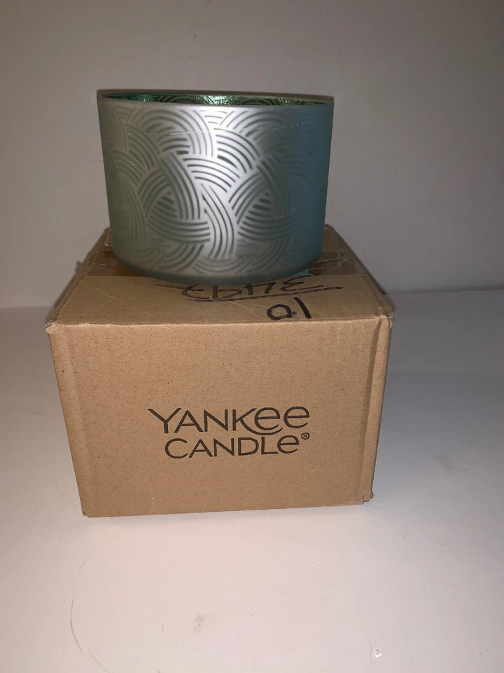 YANKEE CANDLE Celtic Dreams Tarro Vela Barril Tono Vidrio Nuevo con Etiquetas Decoración en Caja Irlandesa Foto 2 de 4