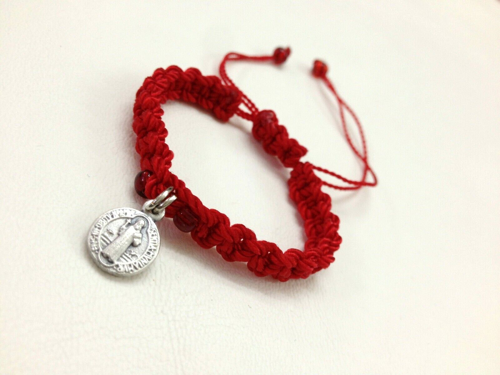 Como hacer pulsera de hilo rojo con 7 nudos