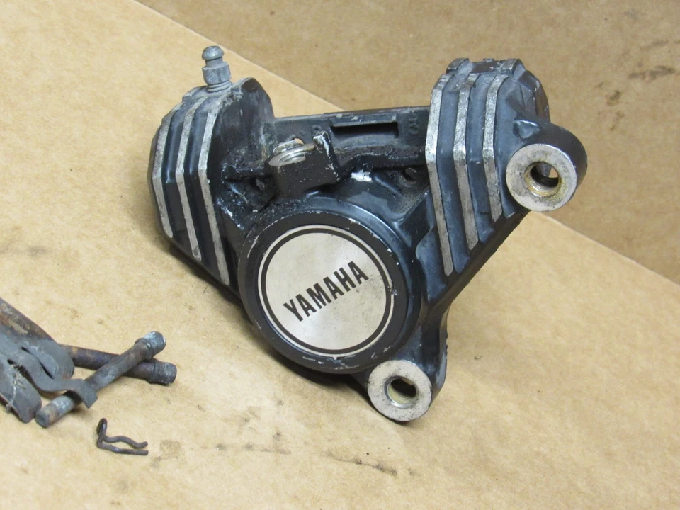 1983 Yamaha Venture Royal XVZ12TDK Rear Brake Caliper 26H-25810-53-00 - Image 3 of 4