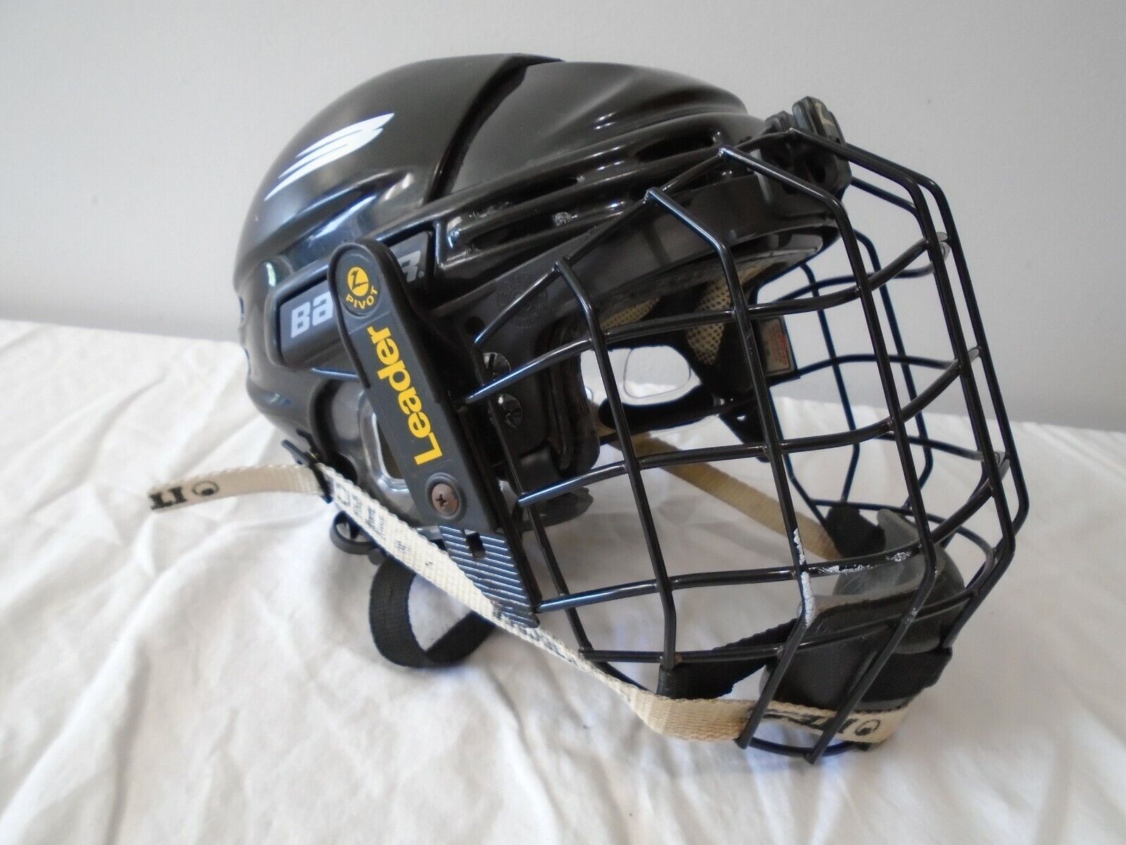 Bauer HH5000S Hockey Helmet Size Small Manufacturer OFFicial shop Superior 5 Cage HV5300 with Leader