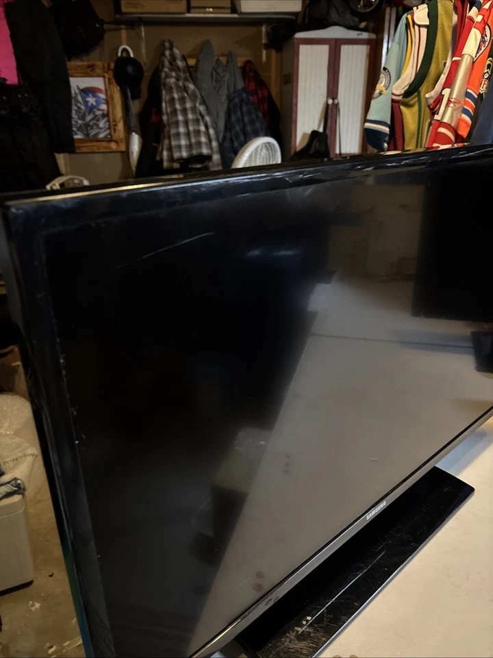 Samsung UN32EH4003 32-inch 720p LED HDTV.  ( Tv Only No Power Cord)  - Image 2 of 4