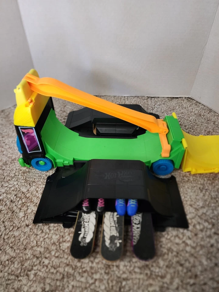 Autobús Hot Wheels Tony Hawk World Tour Foto 3 de 4