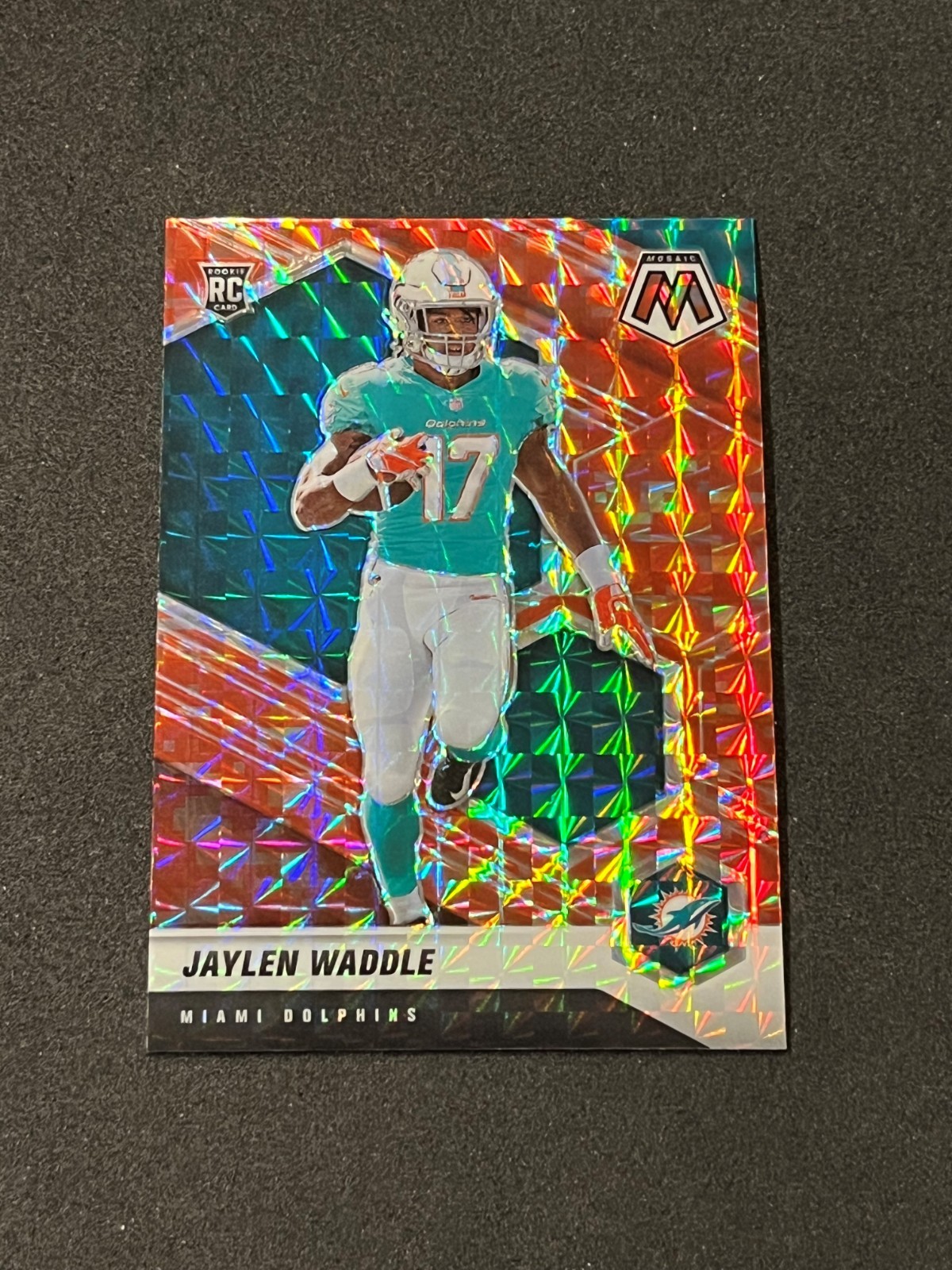 2021 Panini Mosaic Football Jaylen Waddle Rookie Red Camo Mosaic #308 - Dolphins