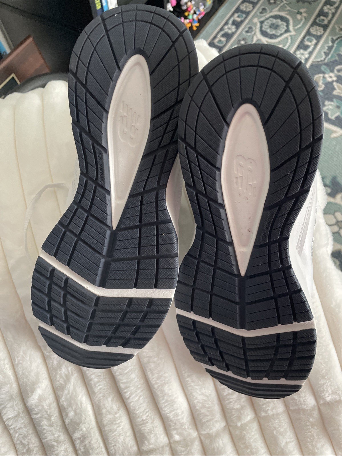 NEW BALANCE MX608WN5, MEN  Size 8 WHITE / NAVY, NEW thumbnail 2