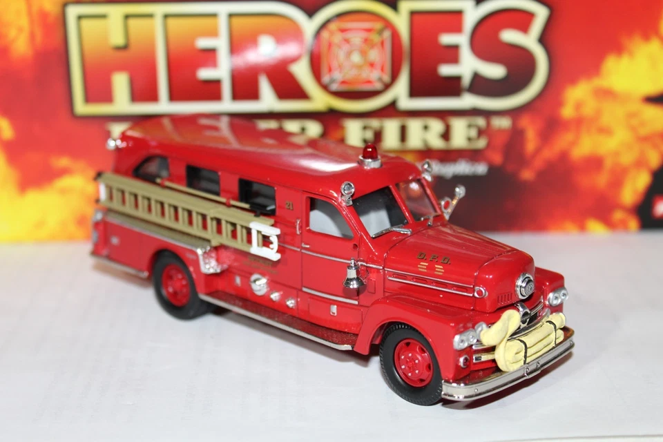 CORGI Heroes Under Fire Seagrave Sedan Pumper Detroit. MI. Fire Department - Image 4 of 4