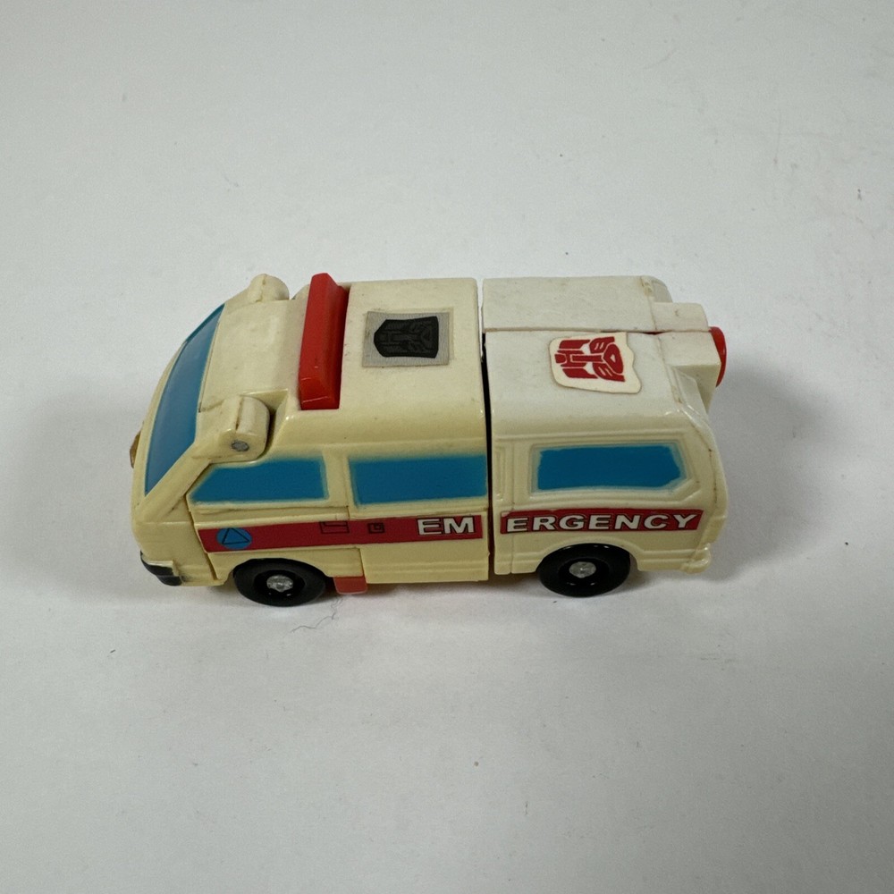 1986 G1 Transformers First Aid Protectobot Hasbro Takara Ambulance