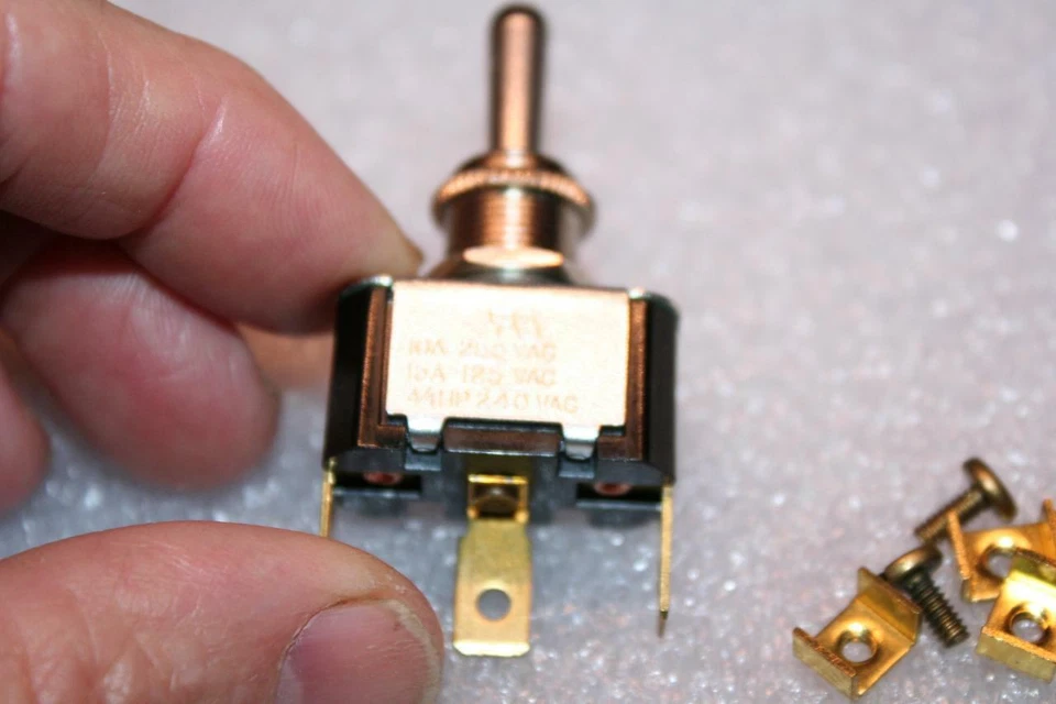 Interruptor de palanca Carling NTE 54-025, SPDT, ENCENDIDO-APAGADO-ENCENDIDO, terminal de pala/tornillo/soldadura Foto 4 de 4