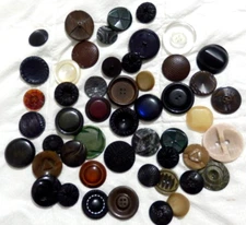 Loose Button Lot Vintage Multicolor Various Materials Size 1"-2" About 10.5 Oz