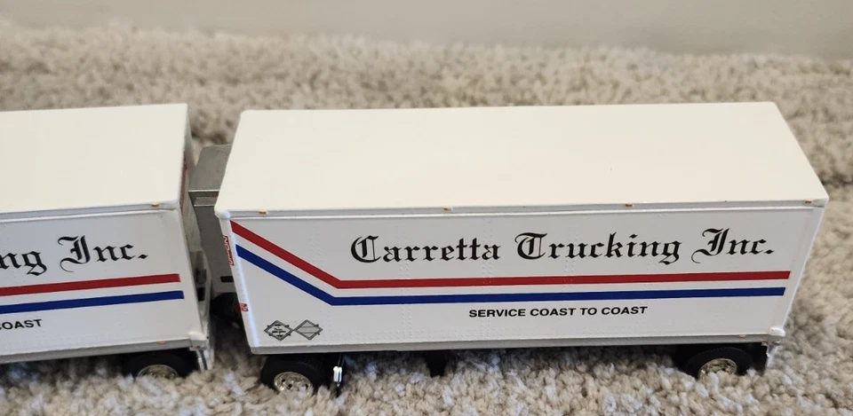 KENWORTH COE CON DOS REMOLQUES FRIGORÍFICOS CARRETTA 1/64 CC-237 Foto 3 de 4