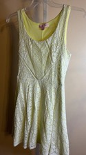 Candie's Lace Sleeveless Juniors Dress with Yellow Underlay M Party Midi