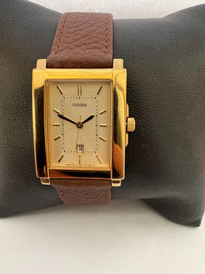 Citizen Herren Vintage Quarz 50 MT WR Kalender Lederband Uhr 1012-R18177