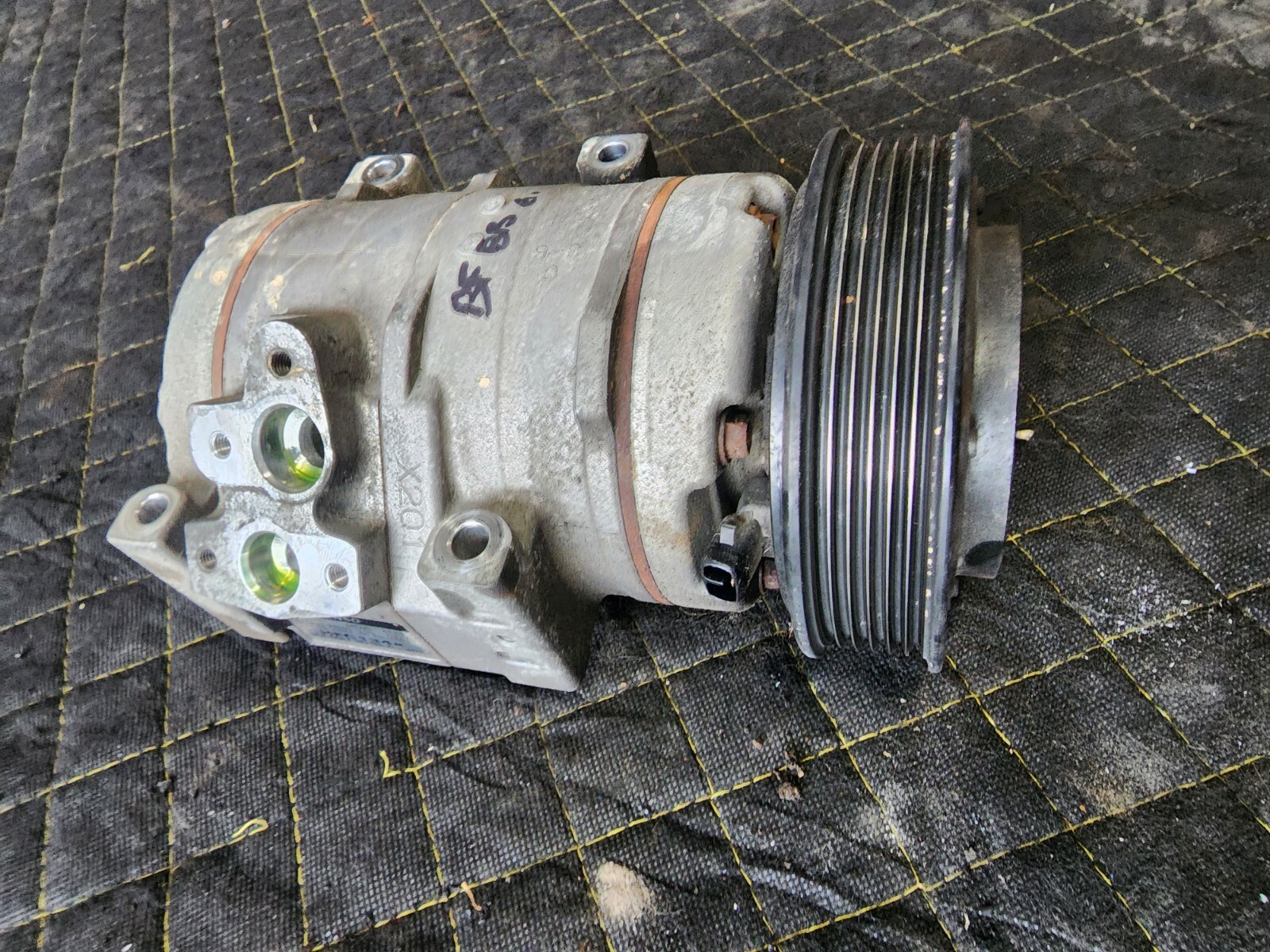 FORD BA BF AC AIRCON COMPRESSOR AIRCONDITIONER COMPRESSOR UNIT