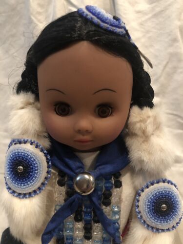 Montana Indianerpuppe Fellperlen 13 Zoll Künstlerin Michele Trahan - Bild 2 von 8