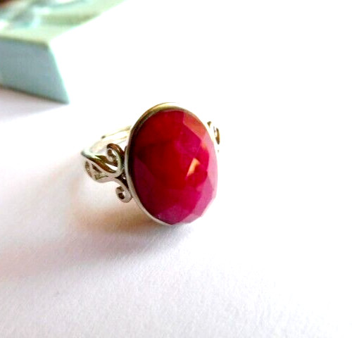Bague en béryl rubis précieux et argent massif ajustable, un bijou d'exception