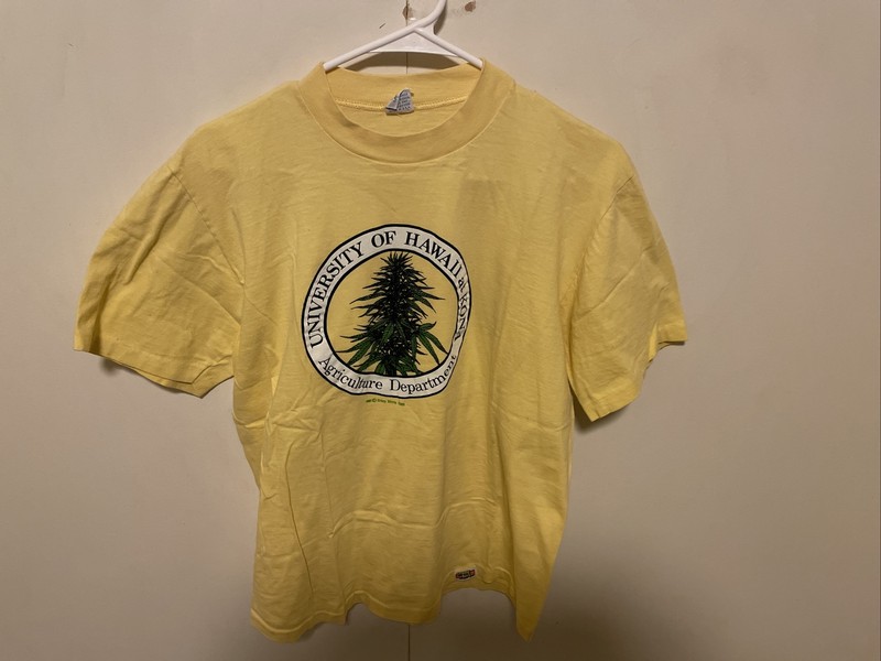 Vtg Crazy Shirts  T-Shirt Sz  L  University of Hawaii agriculture dept weed