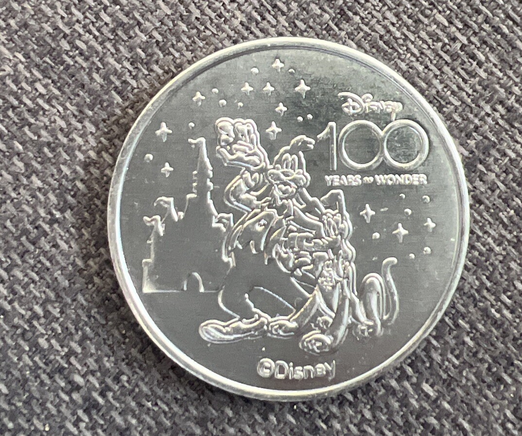 Disney プルート Pluto 祭りサイン 世界188枚限定 Disneyland 100th Anniversary Medallion 1 Coin Goofy & Pluto