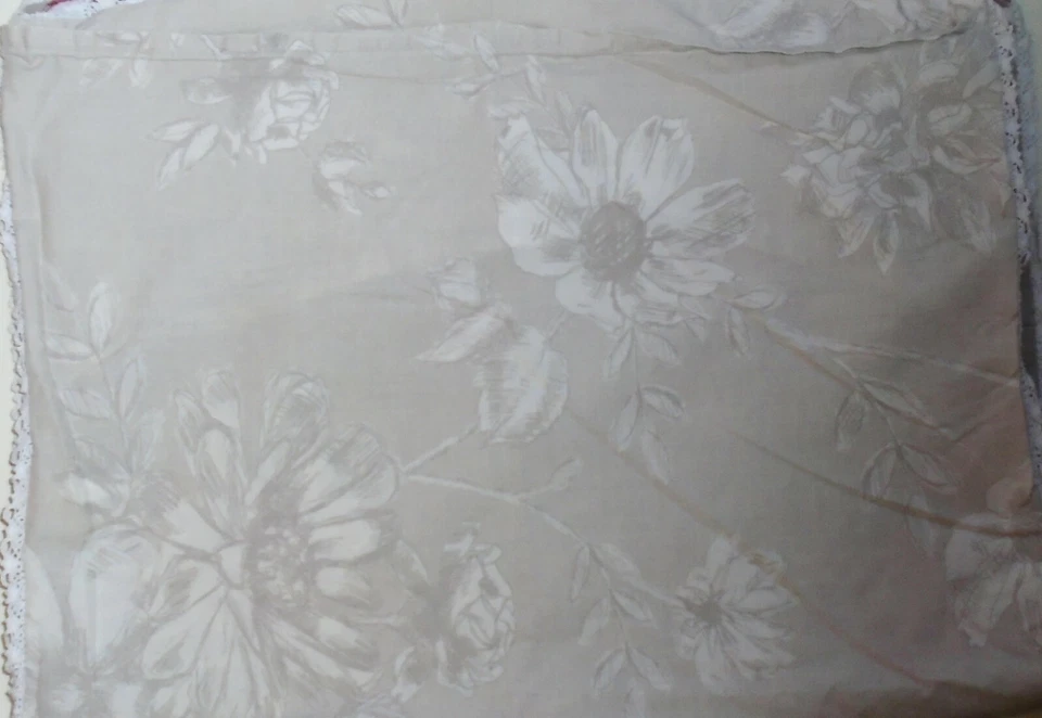 Next Floral 2 Pillowcases beige white red housewife cotton blend lace trim vgc - Image 3 of 4