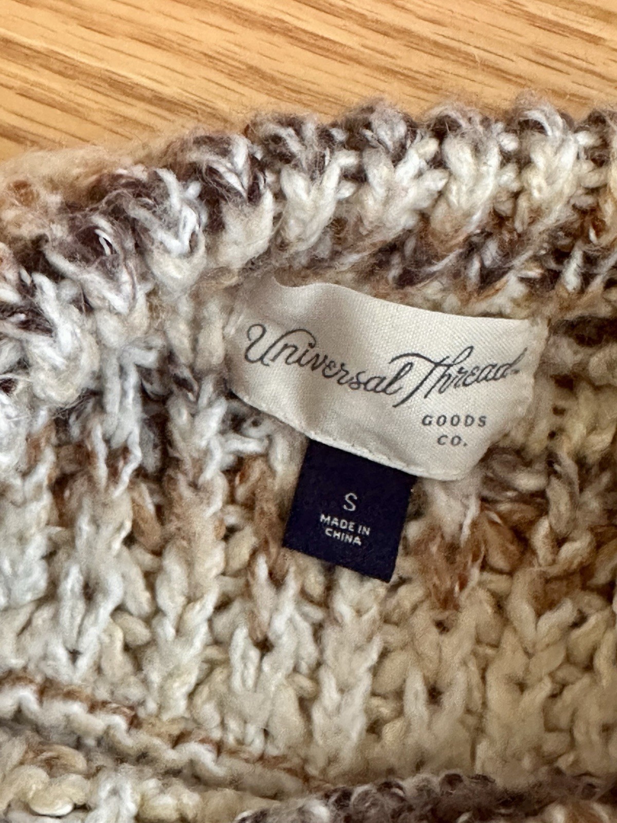 Gorgeous Thick Sweater Universal Thread Long Slee… - image 2