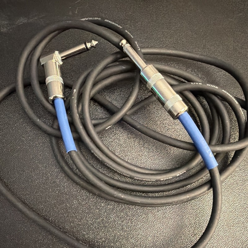 Livewire Advantage 10 ft Instrument Cable 1/4 in Straight to Right Angle