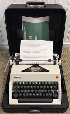 Mint! Vintage 1971 Olympia SM9 Deluxe Portable Typewriter with Case Elite Type
