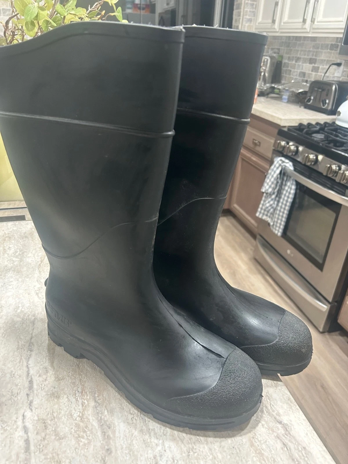 Servus Black Rubber Rain Boots for Work, Hunting, Fishing, Etc. Mens 11