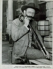 1965 Press Photo Actor in the film "The Outlaws Is Coming!" - lry20428