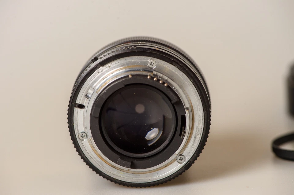 [二手带滤镜和后盖]Carl Zeiss Planar T* 50 毫米 F1.4 ZF 镜头尼康 — 第 4/4 张图片