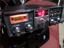 Vintage Realistic TRC-427 CB Radio Mobile with Microphone, DC Near Mint    WORKS