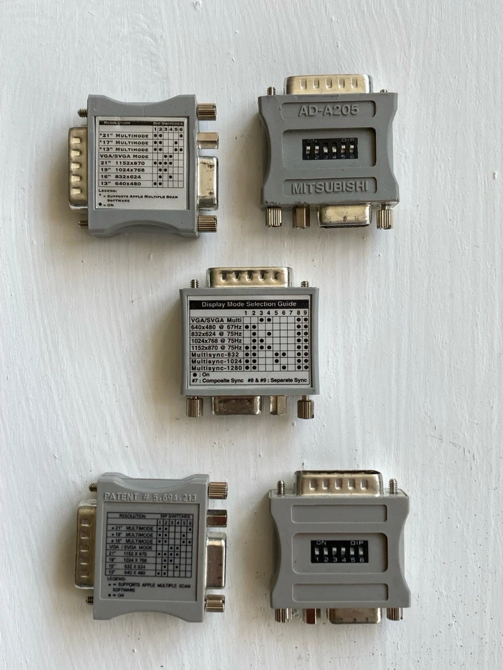 VGA to SVGA 6-pin adapter x 4 VGA to SVGA 9-pin adapter x 1 - Image 2 of 2