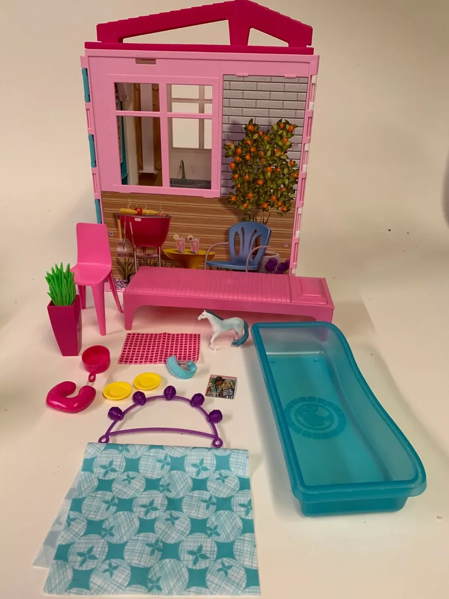 Casa de bonecas Barbie, jogo portátil de 1 andar com piscina e acessórios