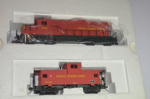 1:87 H0 EMD GP-9M United States Army #4600 + Caboose #909, Walthers 931-701 | Zustand: Neu: Sonstige (siehe Artikelbeschreibung)